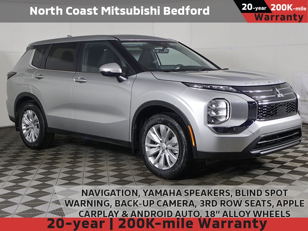 2026 Mitsubishi Outlander ES's photo