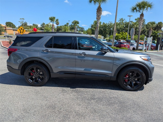 2024 Ford Explorer ST photo 2