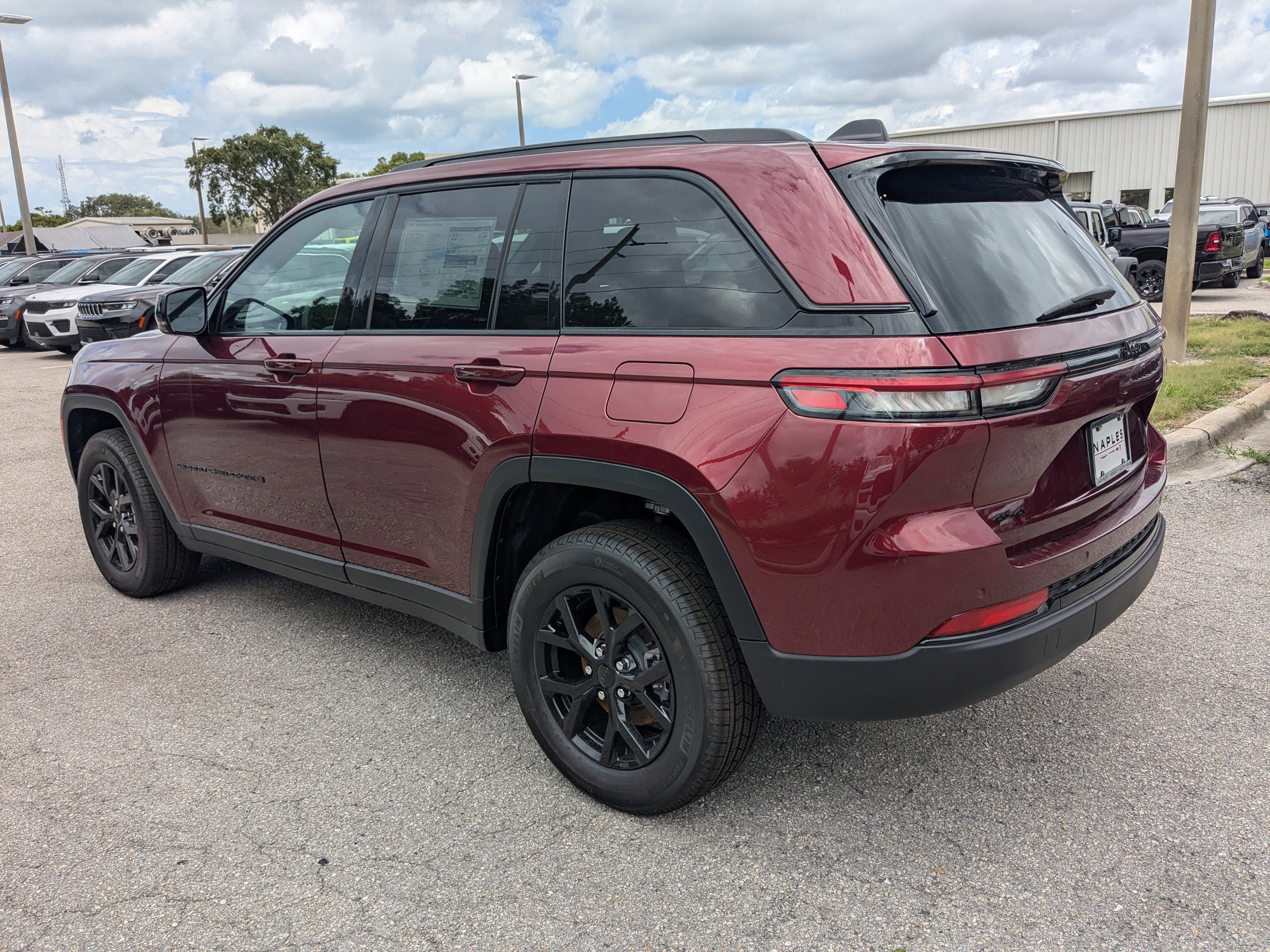 2025 Jeep Grand Cherokee Altitude photo 4