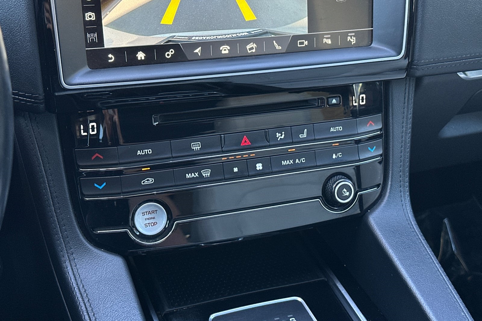 2017 Jaguar F-PACE First Edition photo 20