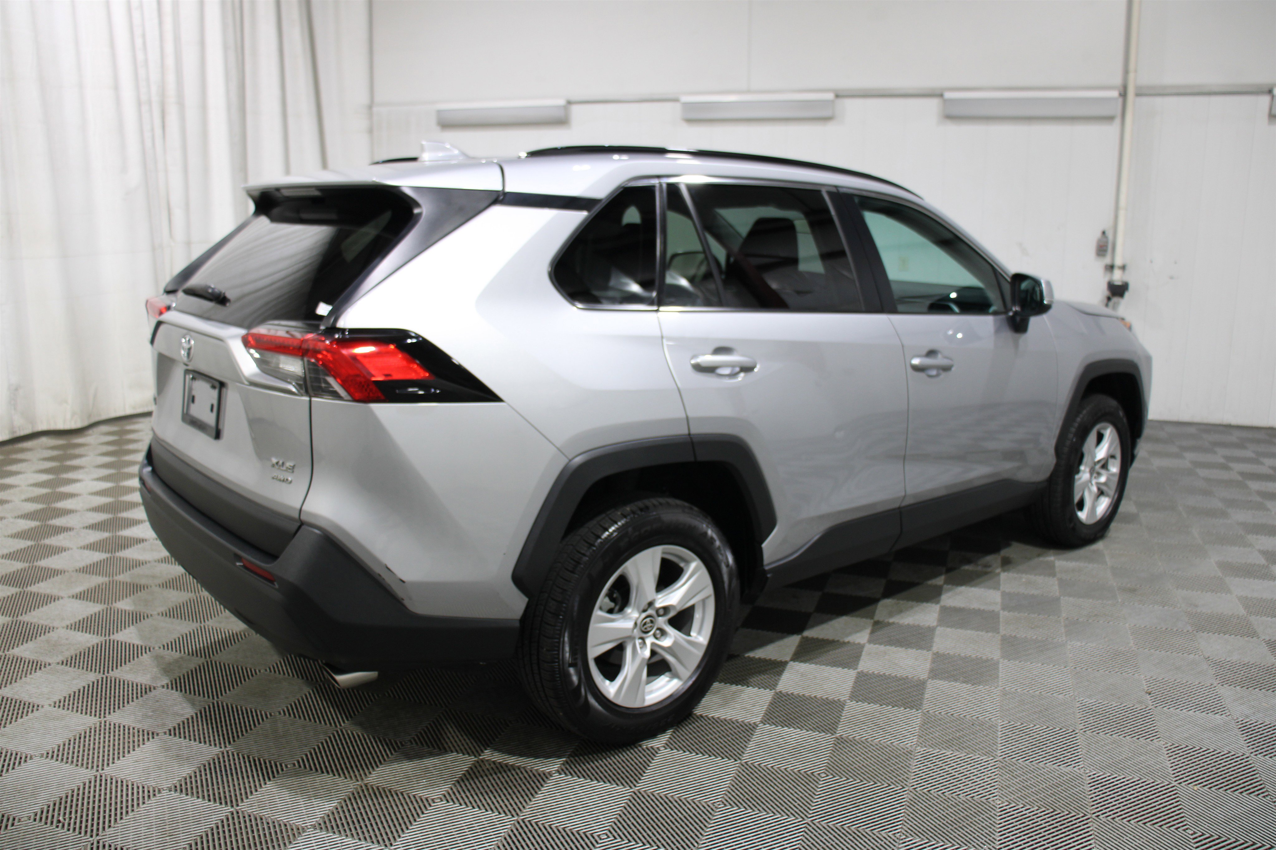 2021 Toyota RAV4 XLE photo 9