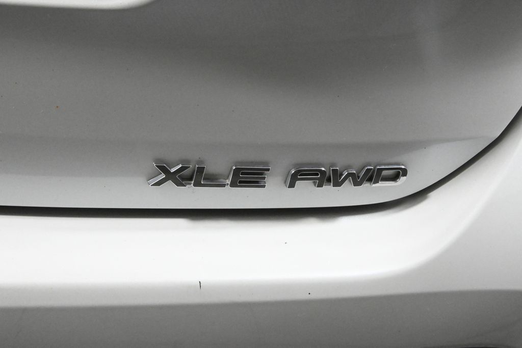 2024 Toyota Highlander XLE photo 39