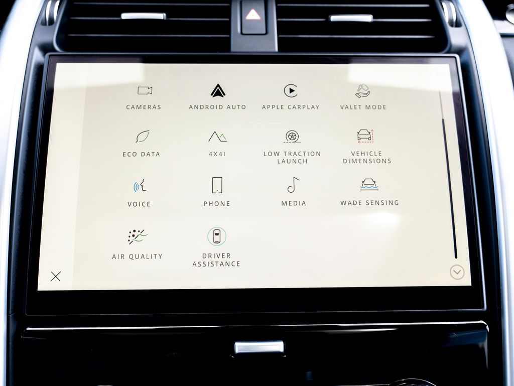 2024 Land Rover Discovery S photo 16