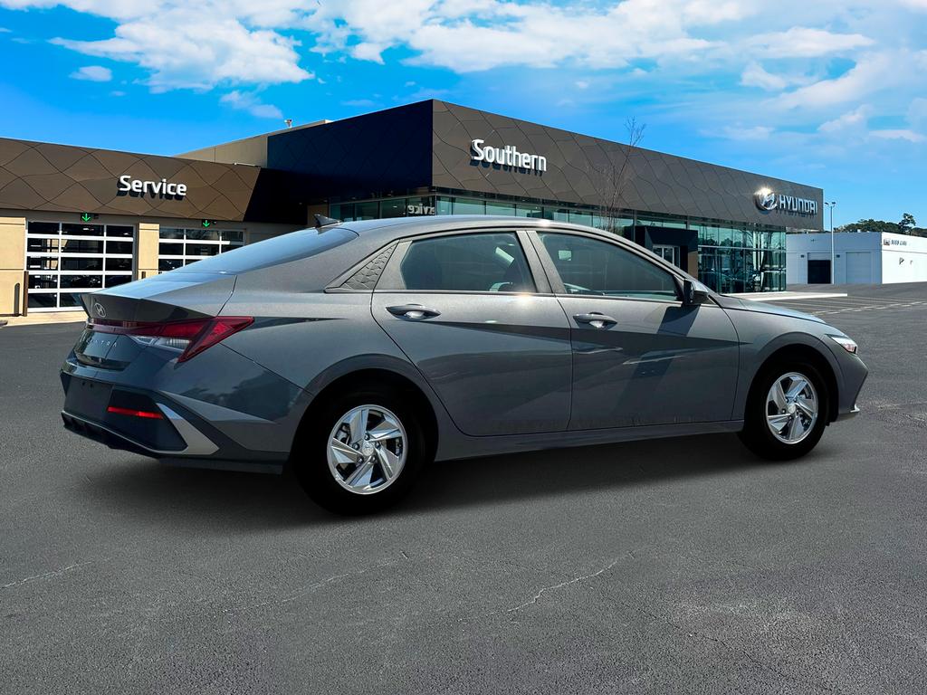 2025 Hyundai Elantra SE photo 7