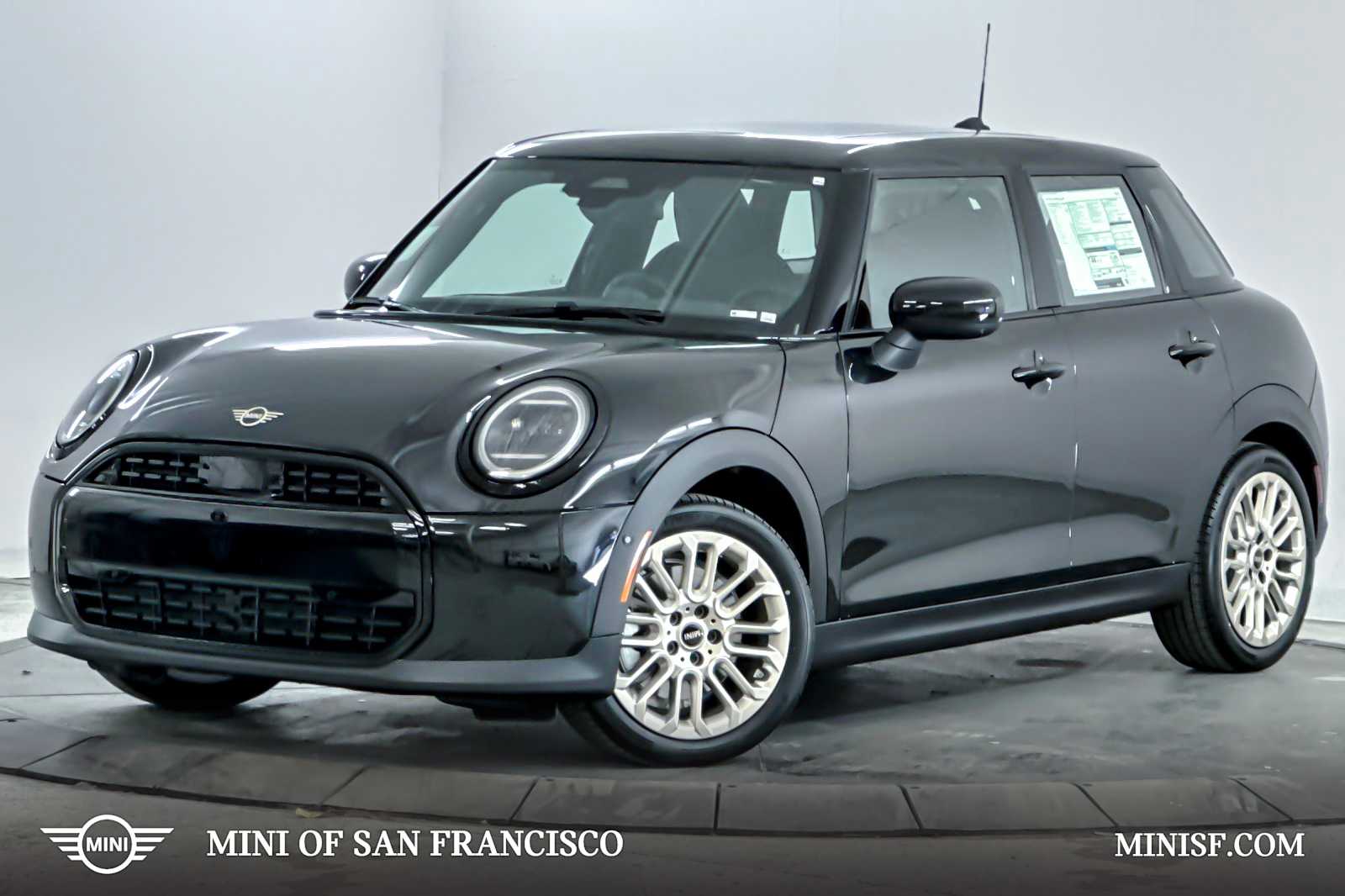 2026 MINI Hardtop 4 Door Base's photo