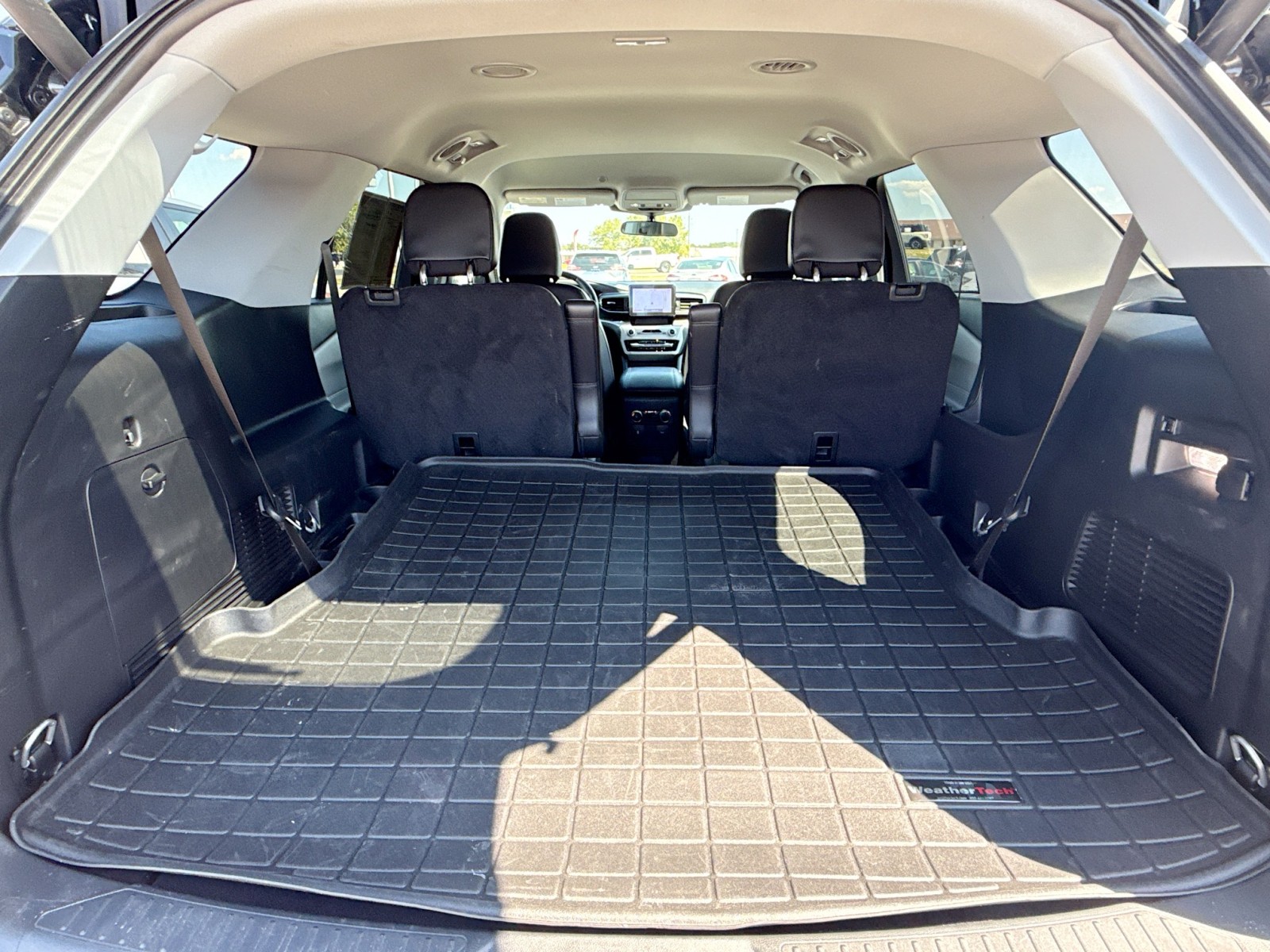 2024 Ford Explorer XLT photo 24
