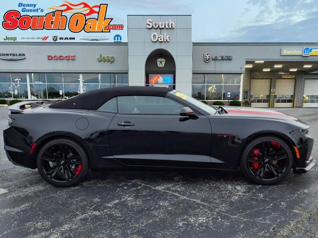 2023 Chevrolet Camaro 2LT photo 2
