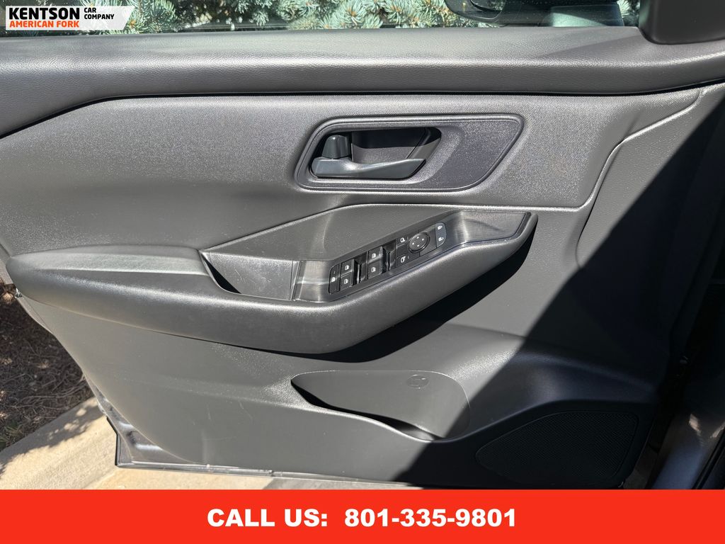 2024 Nissan Rogue S photo 19