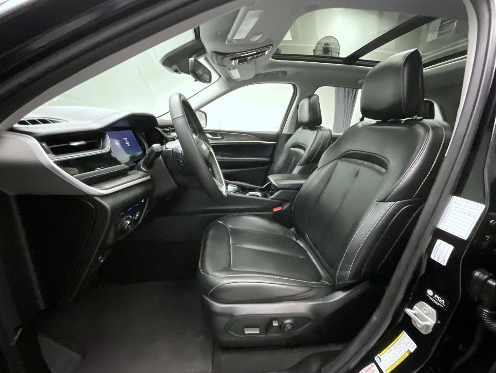2023 Jeep Cherokee 4xe photo 7