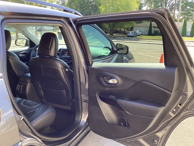 2020 Jeep Cherokee Altitude Sport photo 11