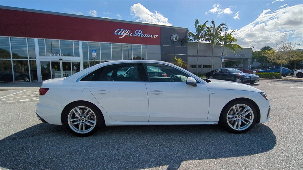 2024 Audi A4 S line Premium Plus 45 TFSI Quattro photo 3