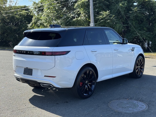 2025 Land Rover Range Rover Sport SE photo 5