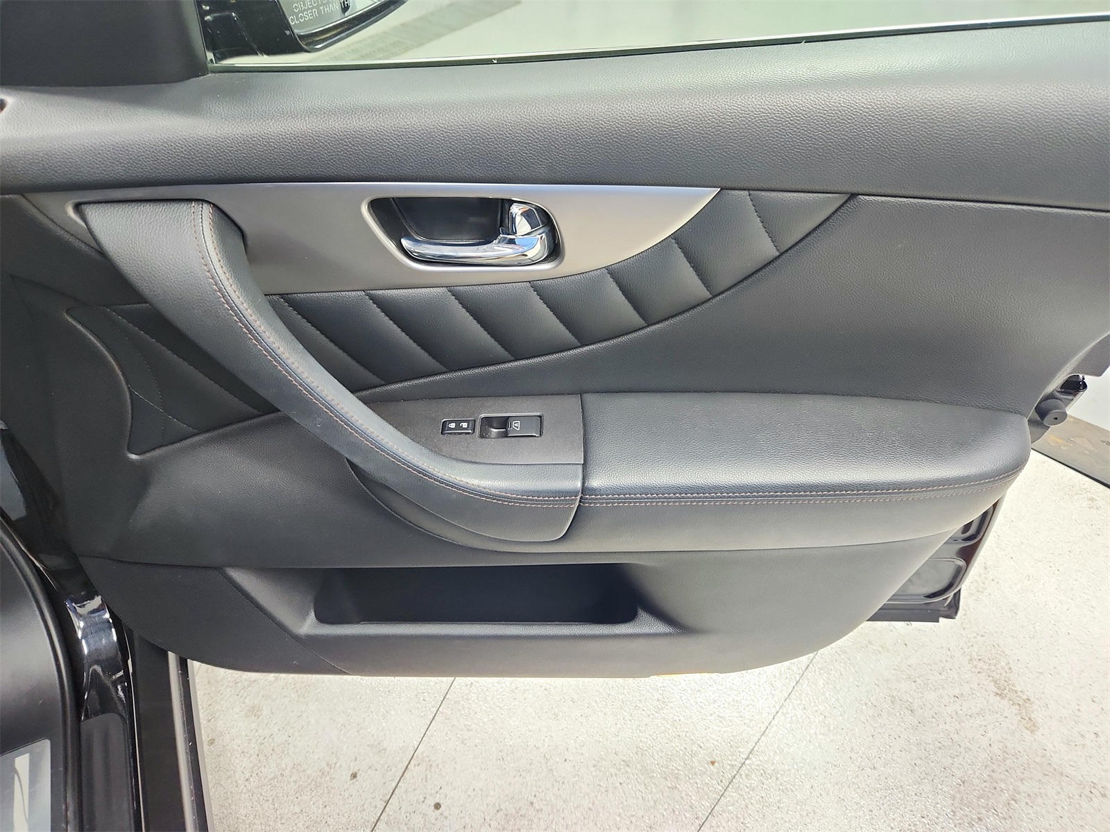 2017 Infiniti QX70 Base photo 34