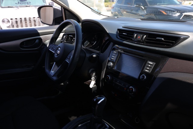 2022 Nissan Rogue Sport S photo 17
