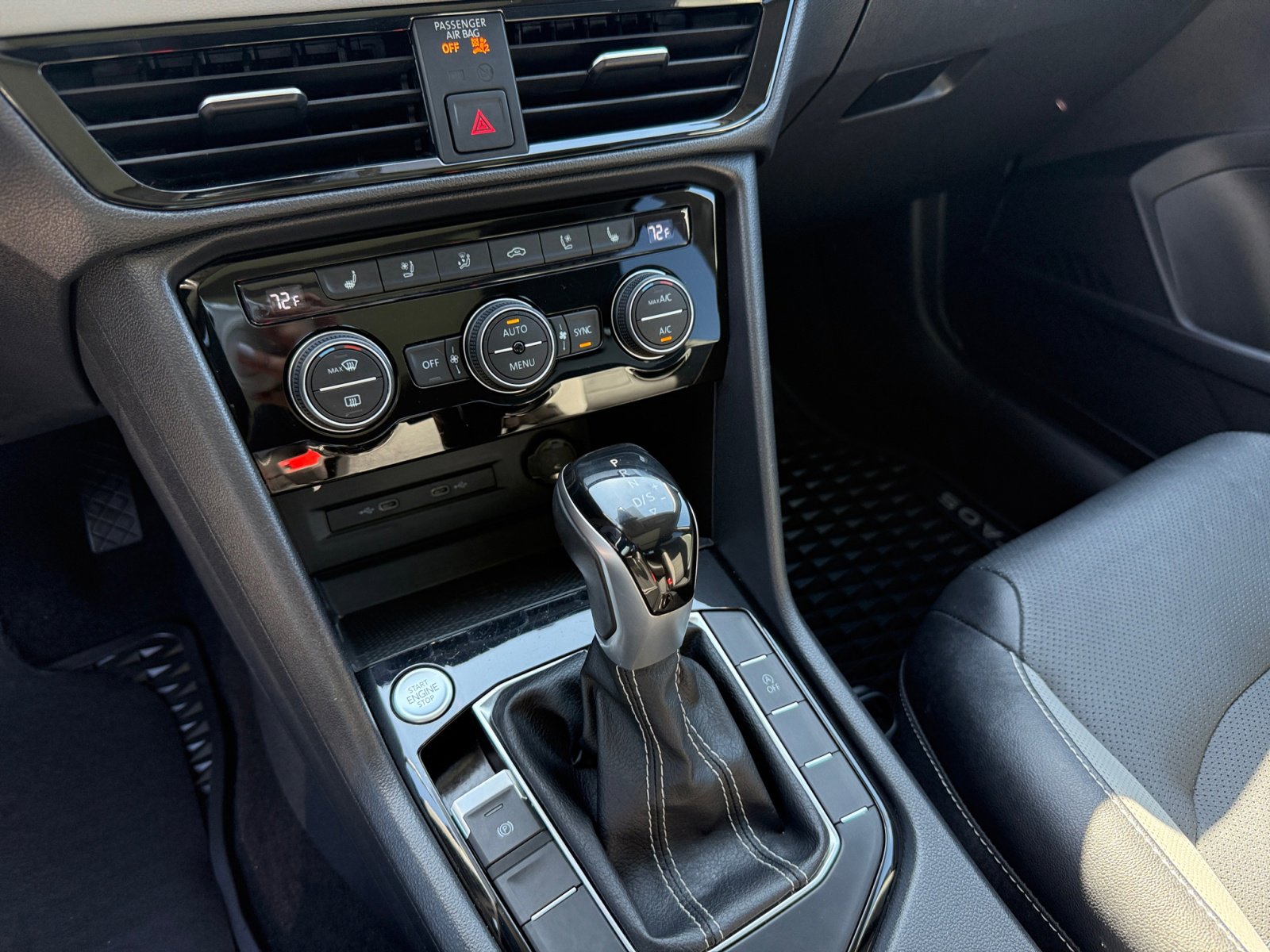 2022 Volkswagen Taos SEL photo 12