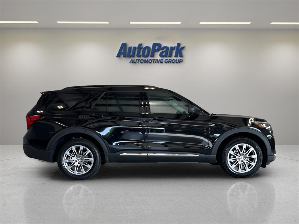 2025 Ford Explorer photo 8