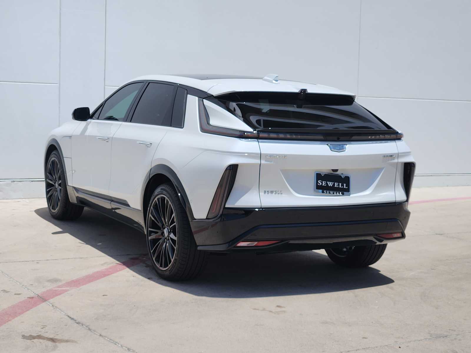 2025 Cadillac Lyriq Sport photo 4