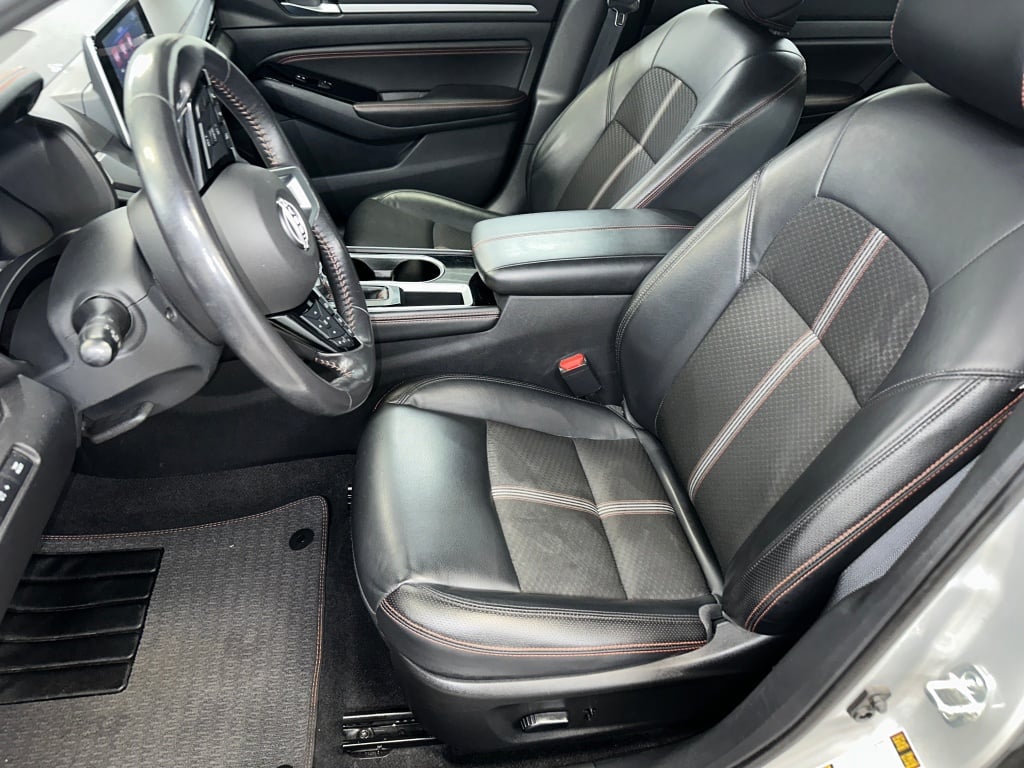 2023 Nissan Altima 2.5 SR photo 2