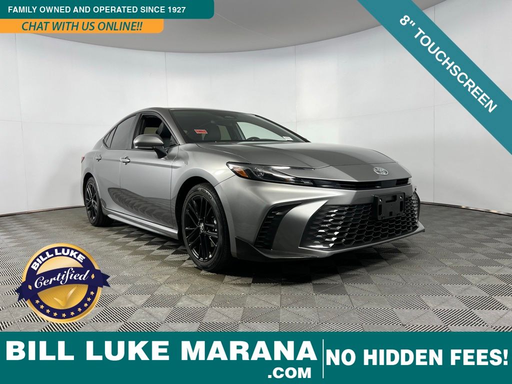 2025 Toyota Camry SE's photo