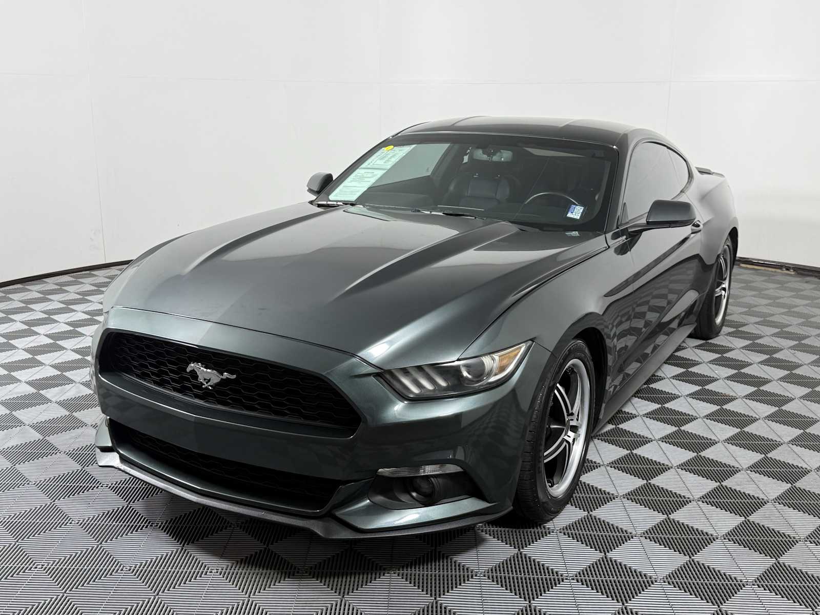 2015 Ford Mustang EcoBoost Premium photo 3
