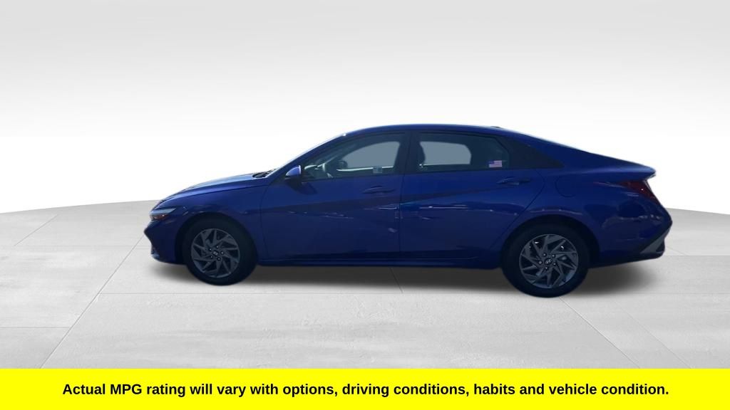 2024 Hyundai Elantra SEL photo 4