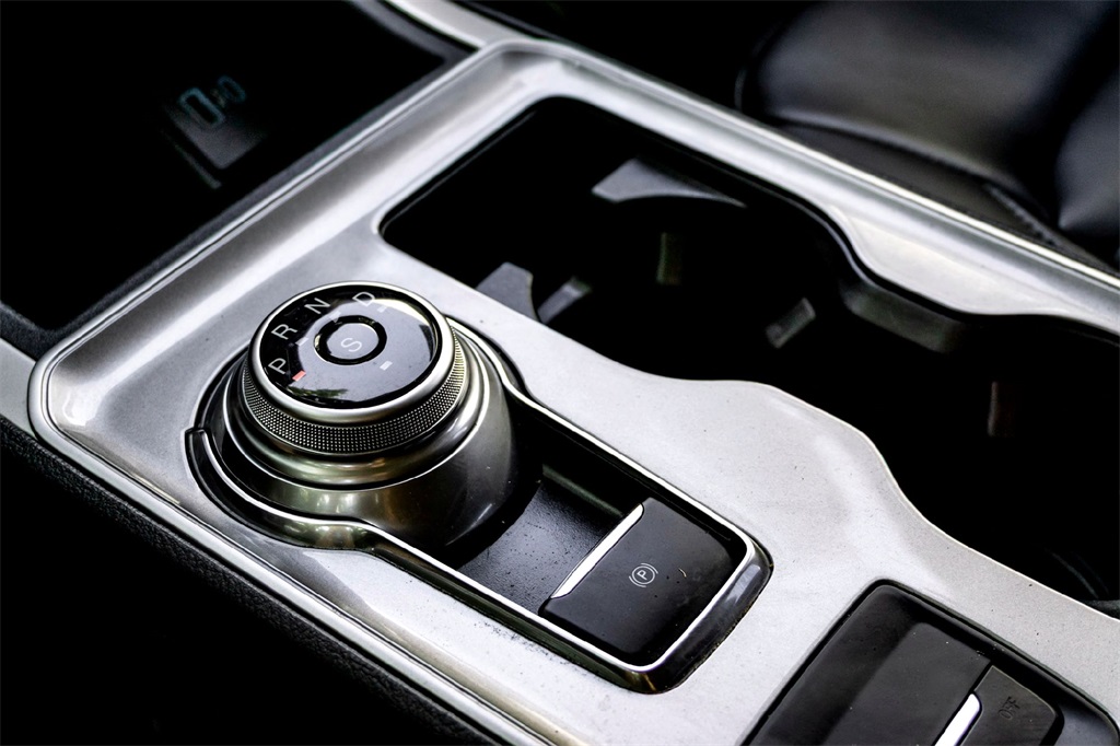 2024 Ford Edge SEL photo 24