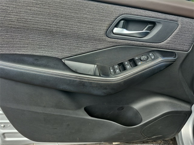 2023 Nissan Rogue SV photo 22
