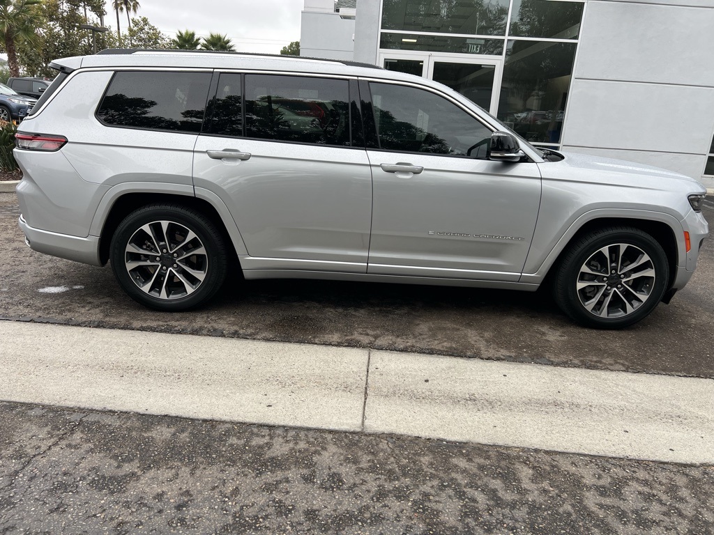 2023 Jeep Grand Cherokee Overland photo 4