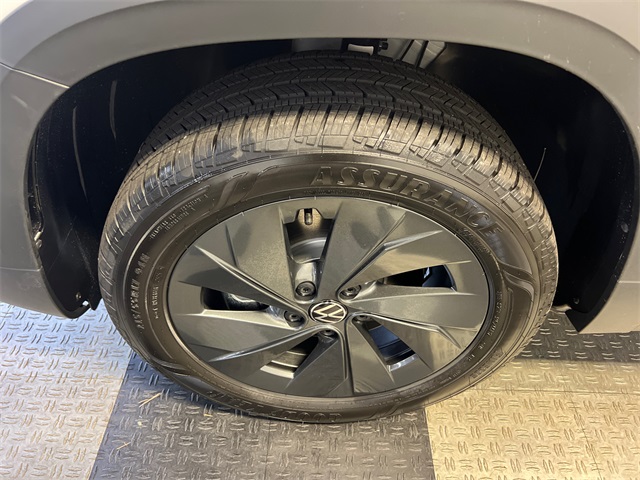 2025 Volkswagen Taos S photo 8
