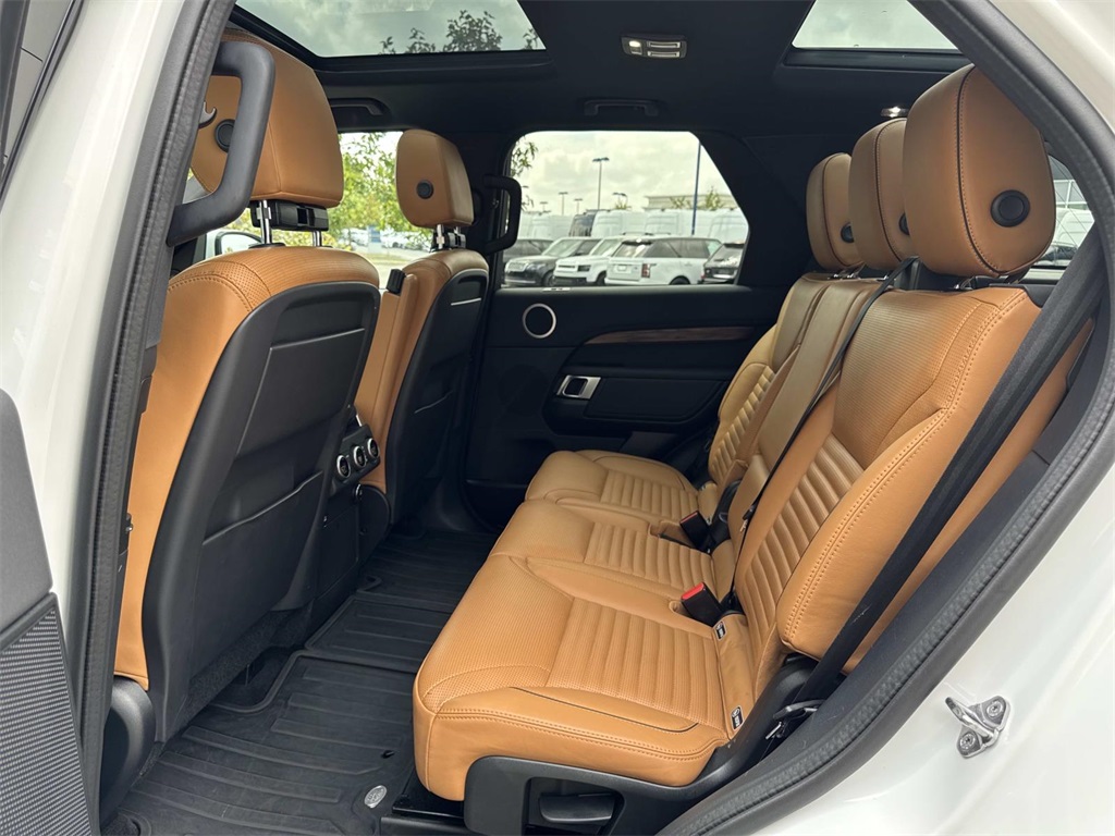 2020 Land Rover Discovery HSE photo 12