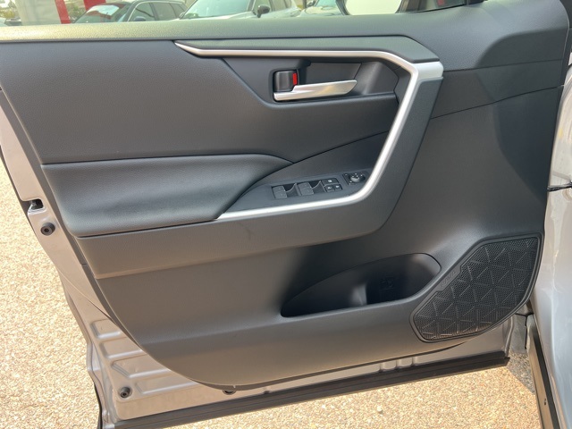 2023 Toyota RAV4 Hybrid XLE photo 25