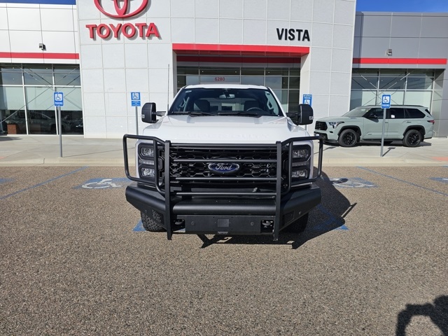 2023 Ford F-350 photo 2