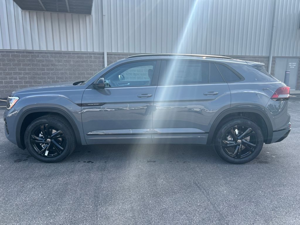 2026 Volkswagen Atlas Cross Sport SEL R-Line photo 2