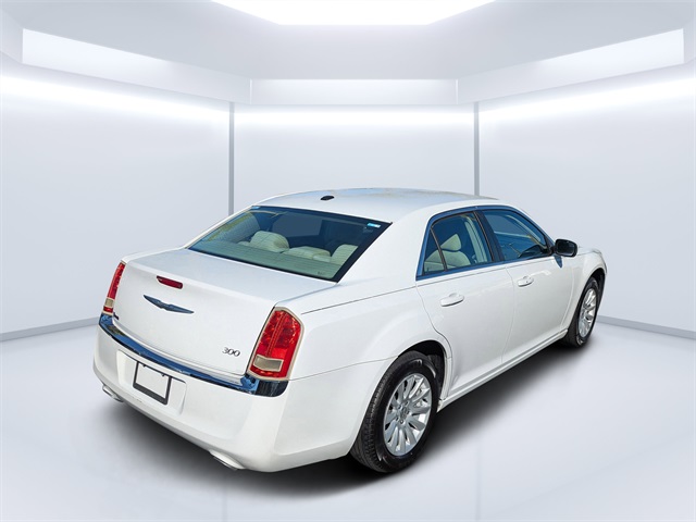 2012 Chrysler 300 Base photo 3