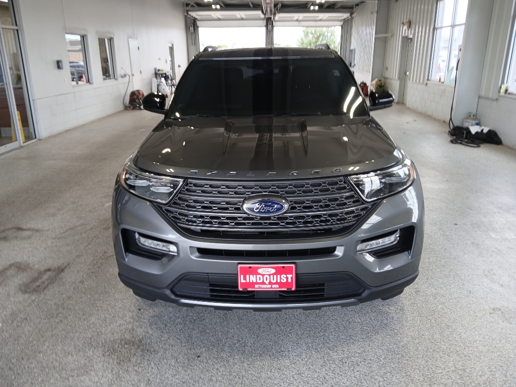 2023 Ford Explorer XLT photo 3