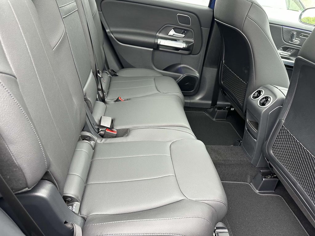 2025 Mercedes Benz GLB 250 4MATIC photo 14