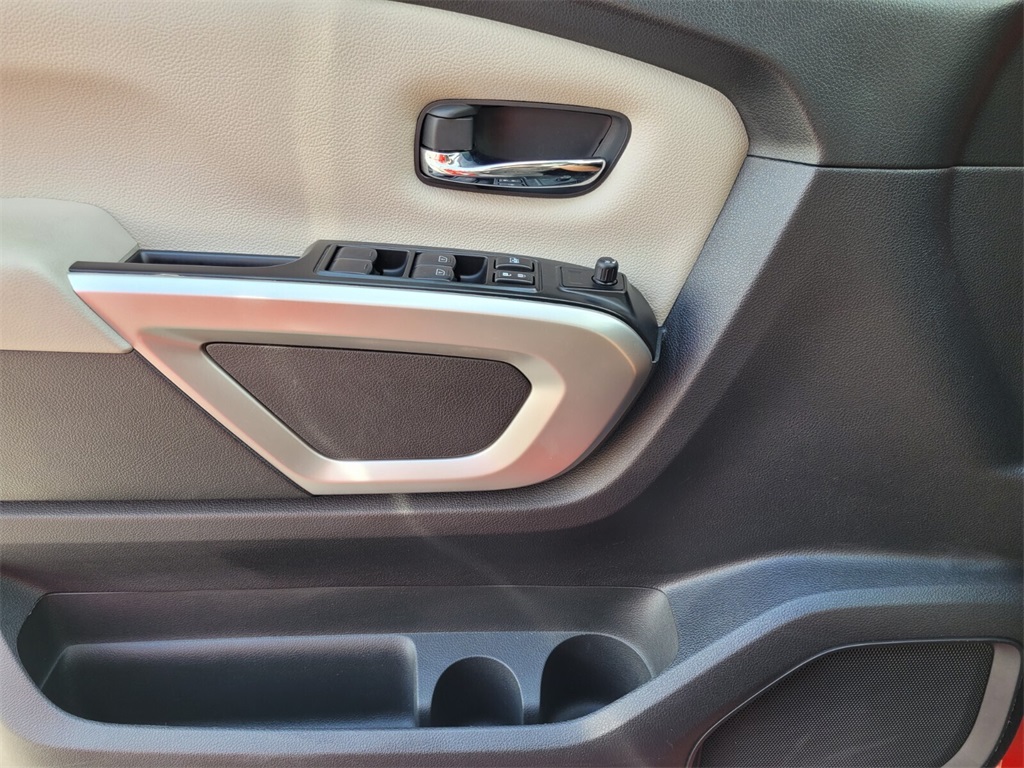 2023 Nissan Titan SV photo 23