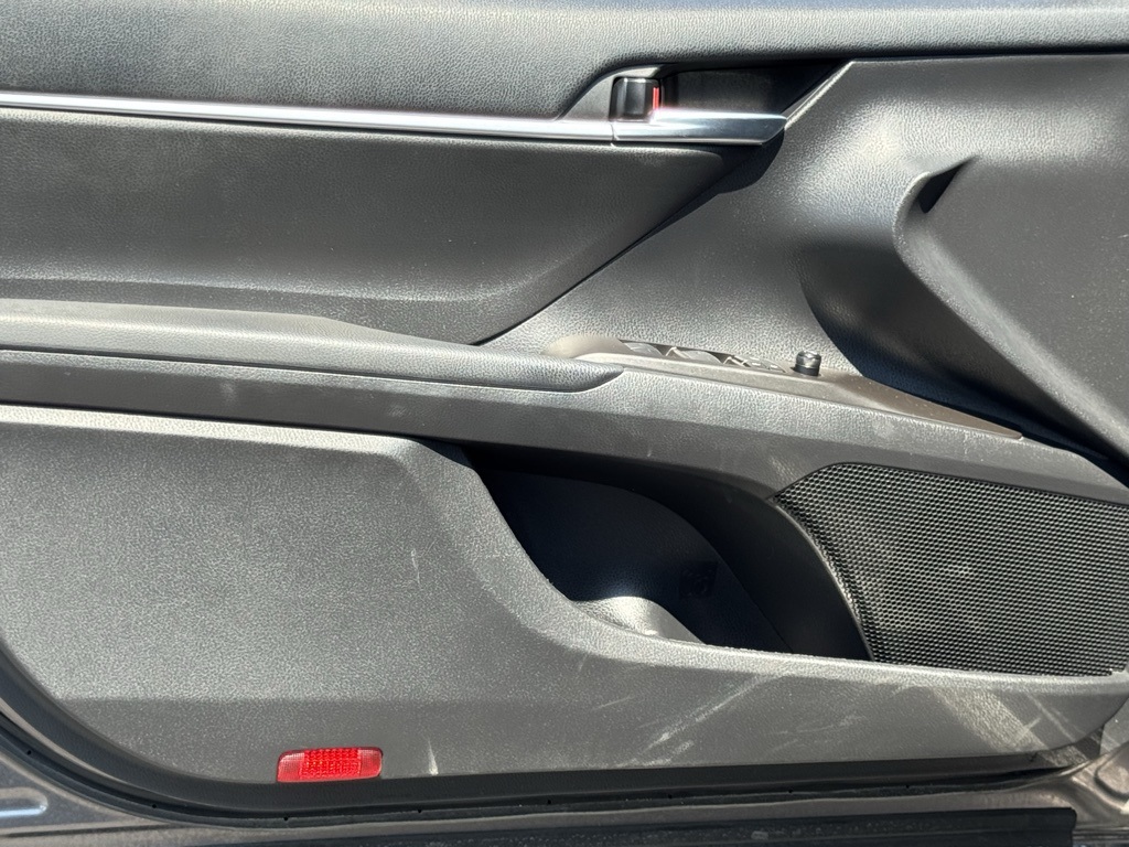 2023 Toyota Camry SE photo 9