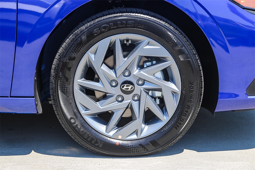 2025 Hyundai Elantra Blue SEL Sport photo 9
