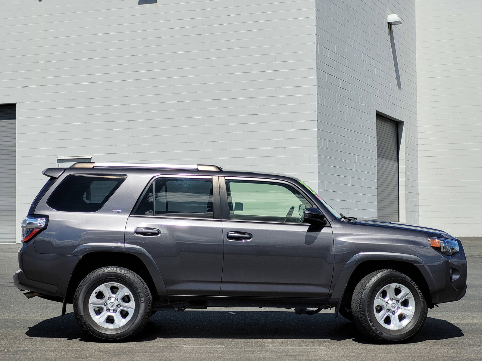 2022 Toyota 4Runner SR5 photo 3