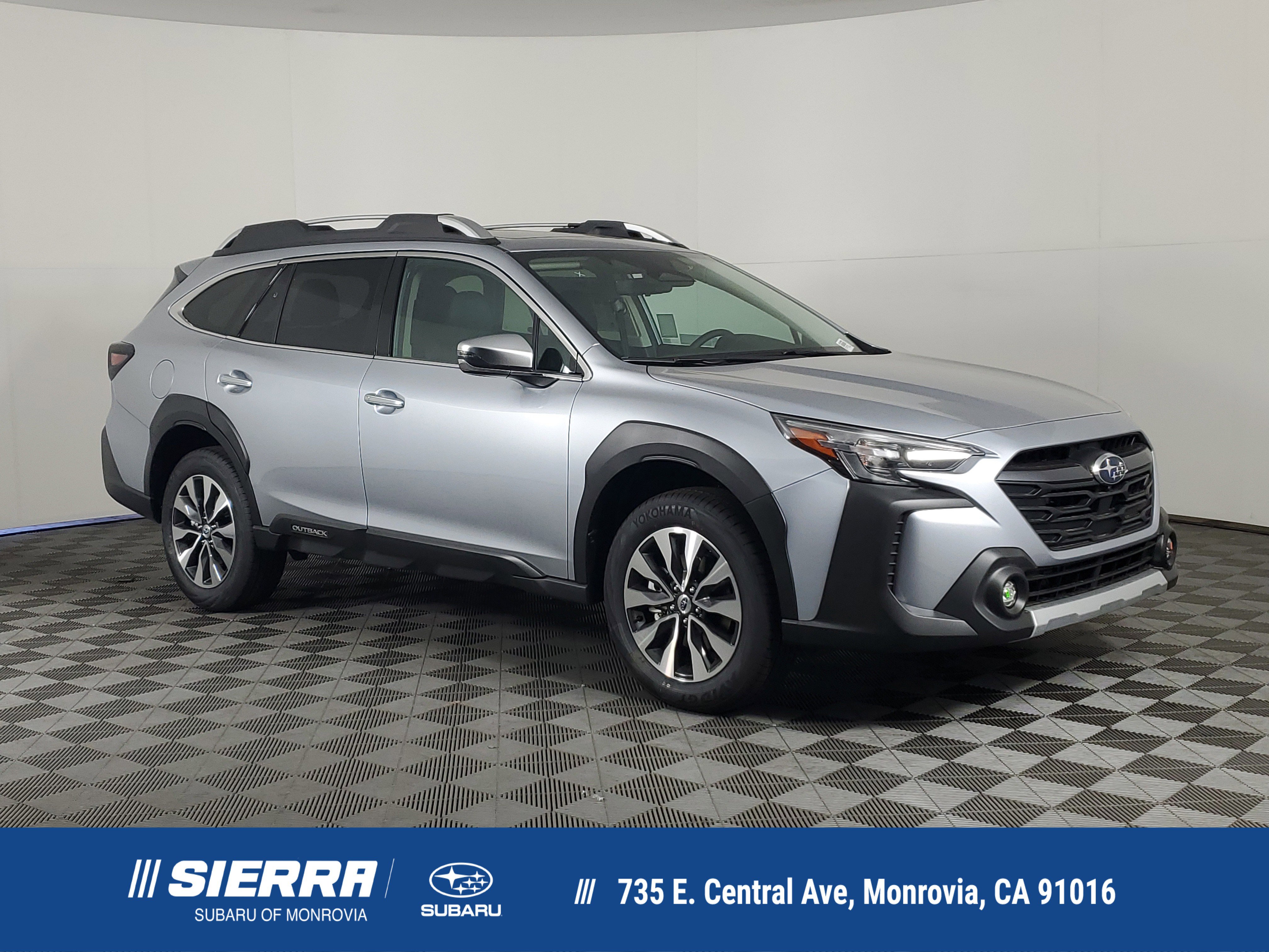 2025 Subaru Outback Touring's photo