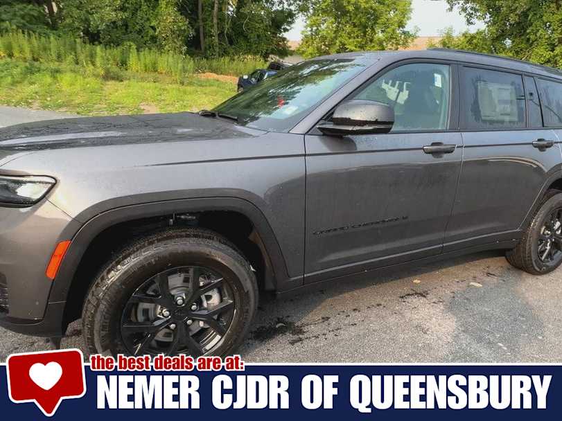 2025 Jeep Grand Cherokee Altitude photo 4