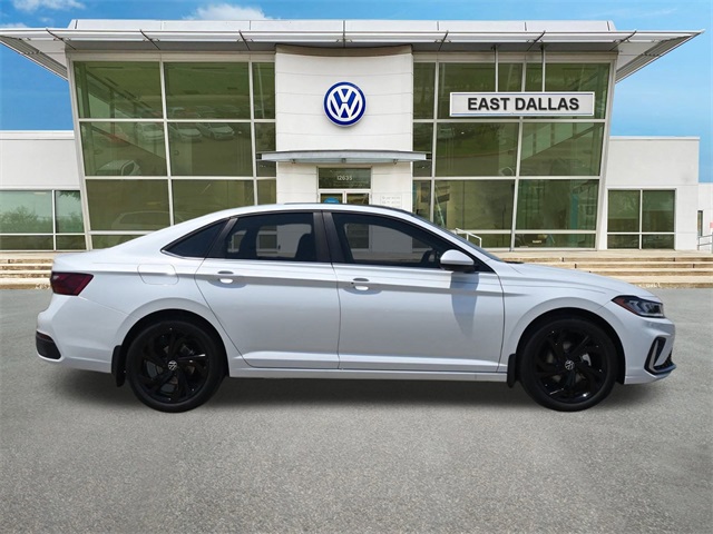2025 Volkswagen Jetta 1.5T SE photo 2