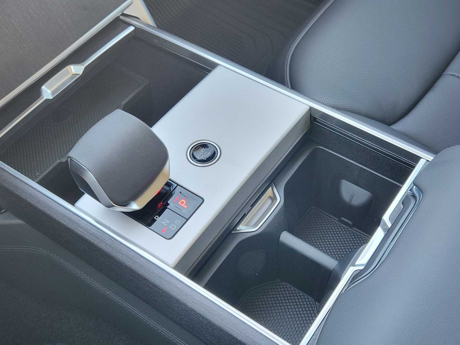 2025 Land Rover Range Rover SE photo 17