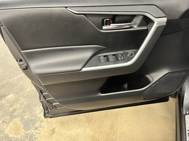 2023 Toyota RAV4 XLE photo 16