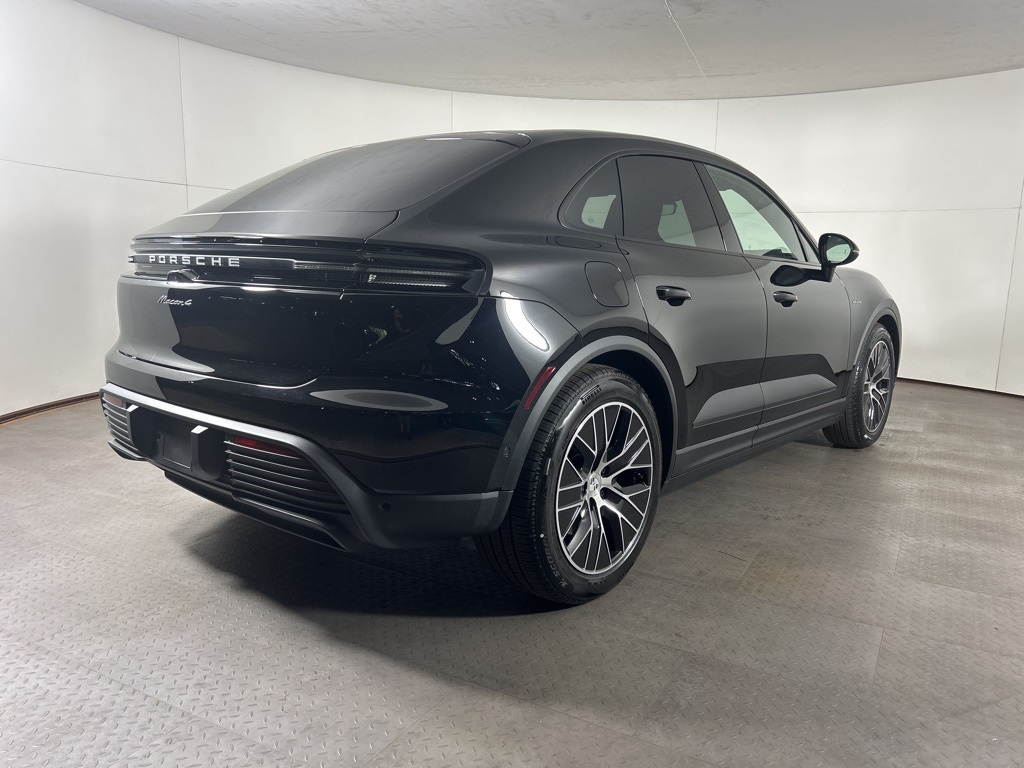 2025 Porsche Macan Electric 4 photo 5
