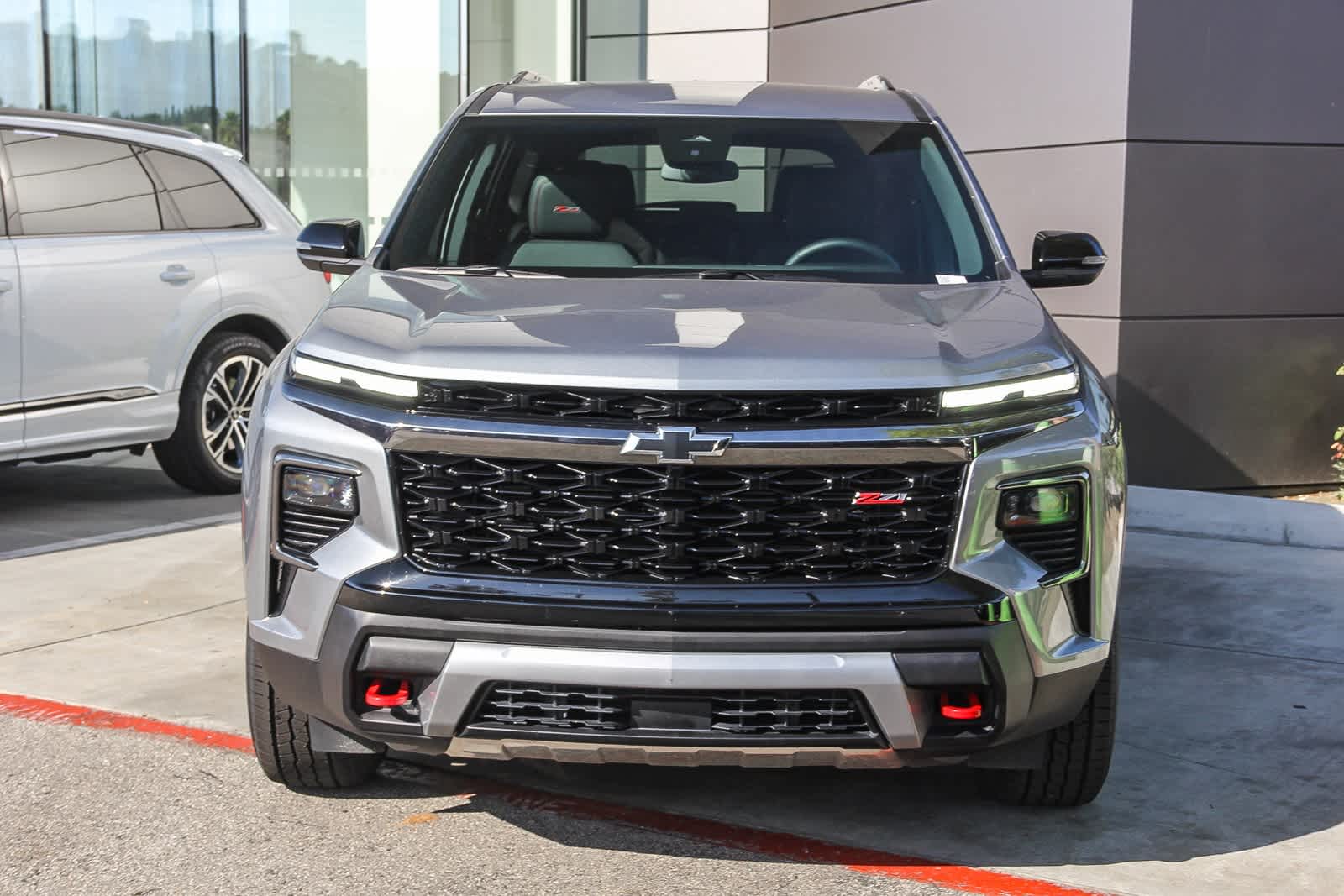 2025 Chevrolet Traverse Z71 photo 2