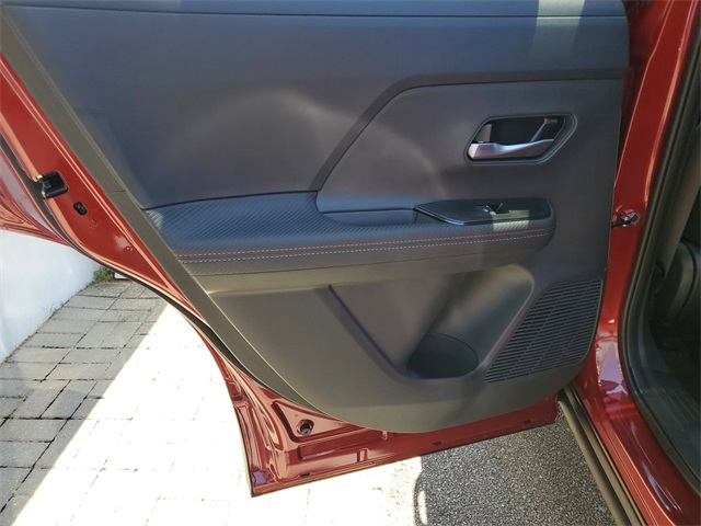 2025 Nissan Kicks SR photo 18