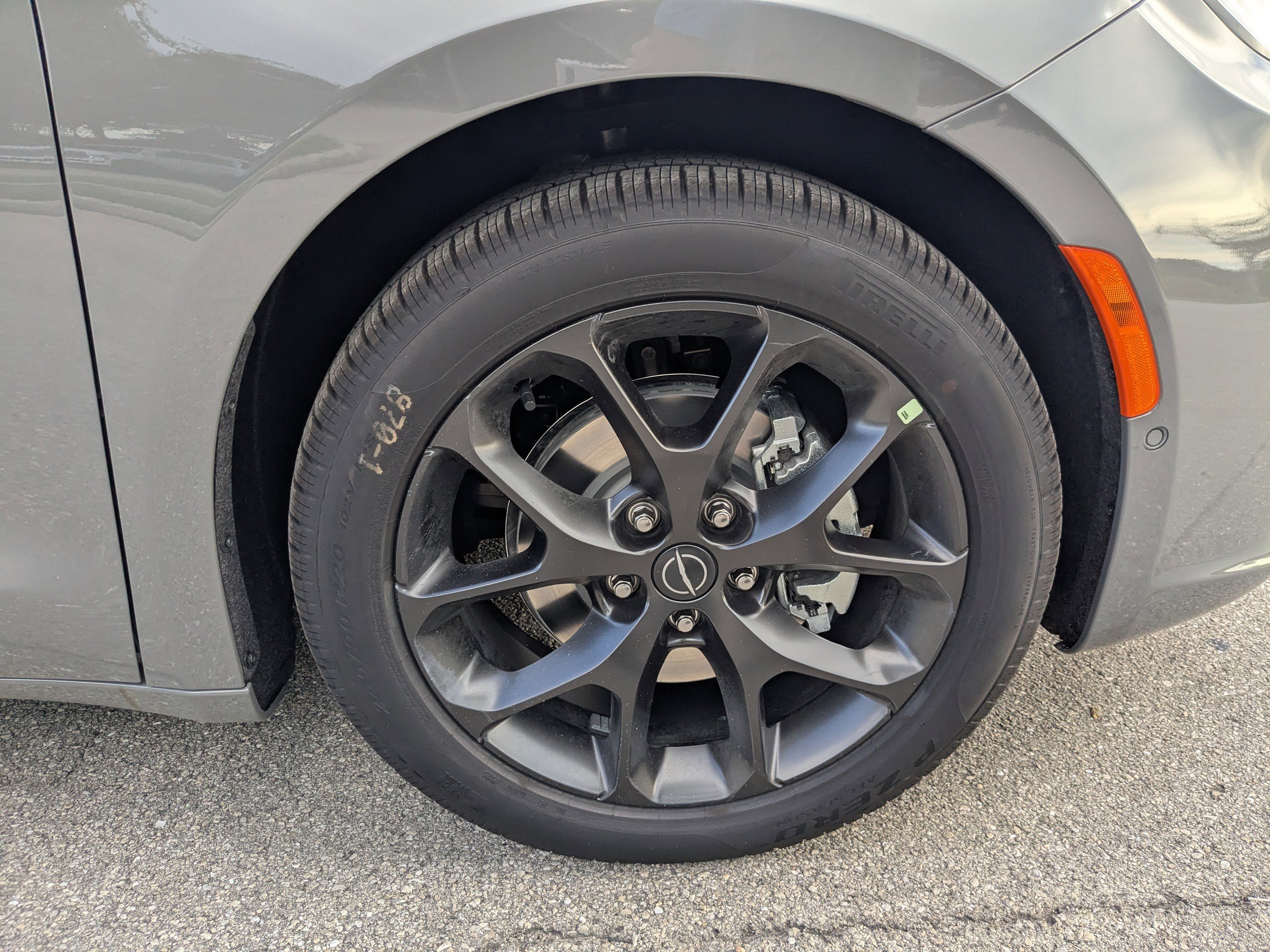 2025 Chrysler Pacifica Limited photo 9