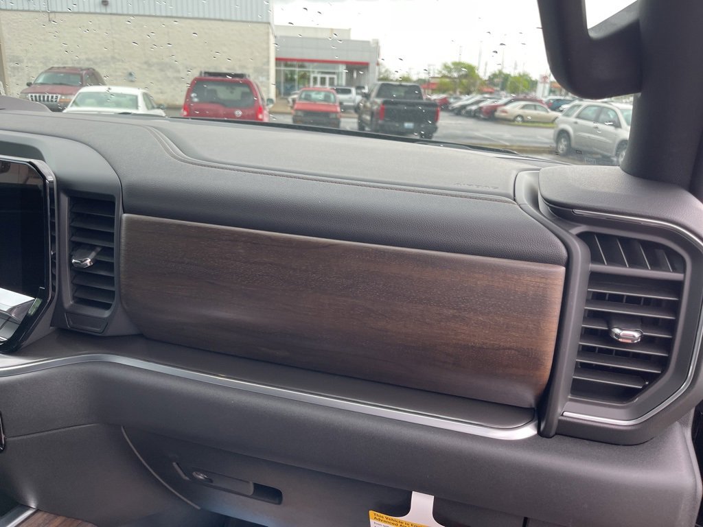 2025 Chevrolet Silverado 1500 High Country photo 19
